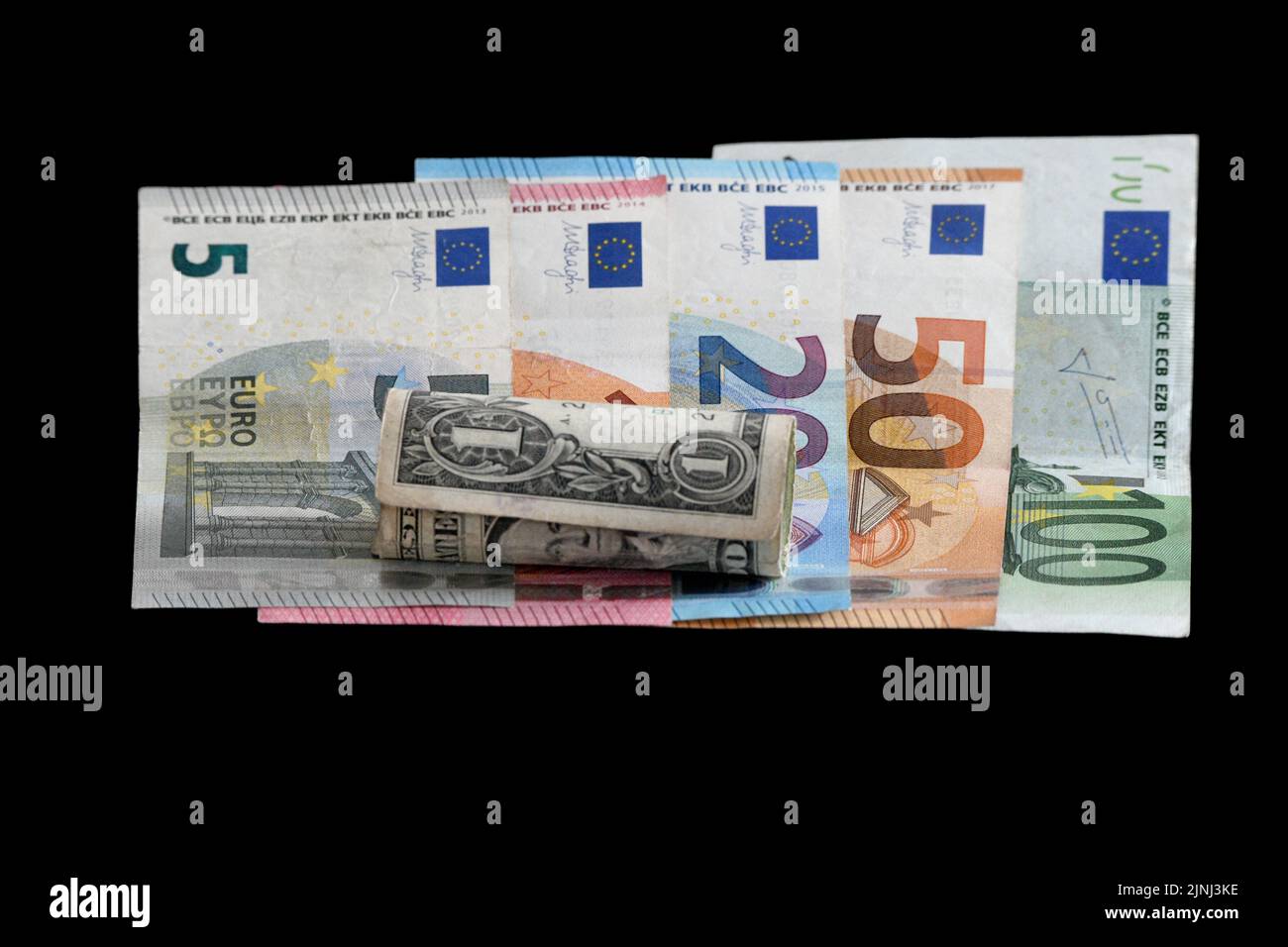 Bilder der Währungen des Euro gegenüber dem Dollar. Der Wert des Euro fiel zum ersten Mal seit Jahren gegenüber dem US-Dollar Stockfoto