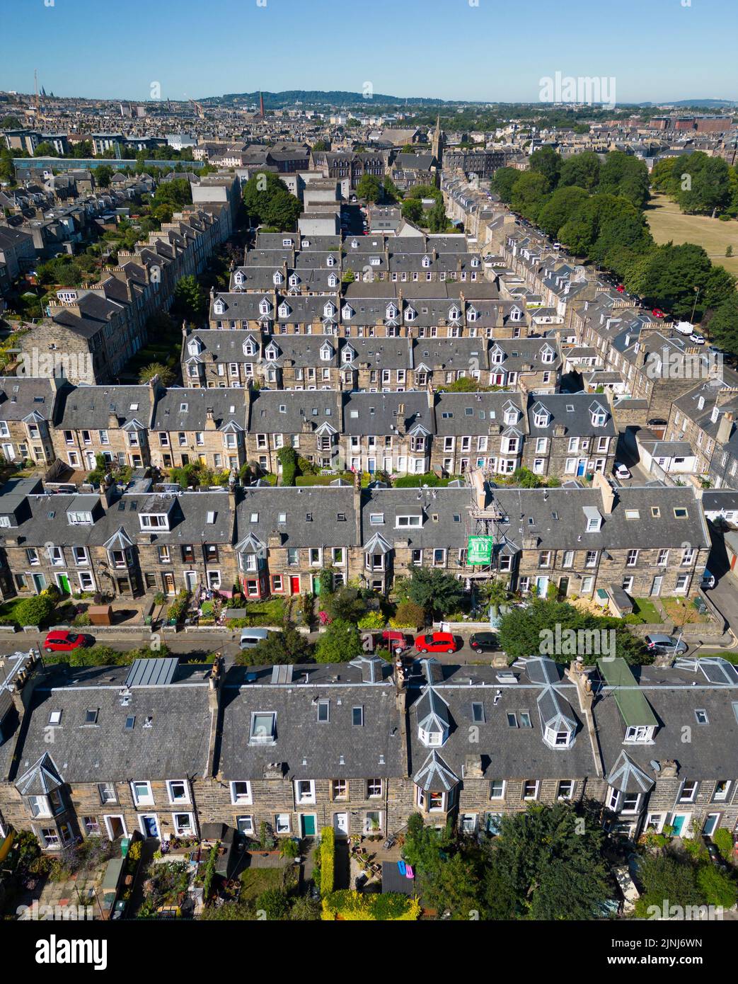 Luftaufnahme von Reihenhäusern in Leith, Edinburgh, Schottland, Großbritannien Stockfoto