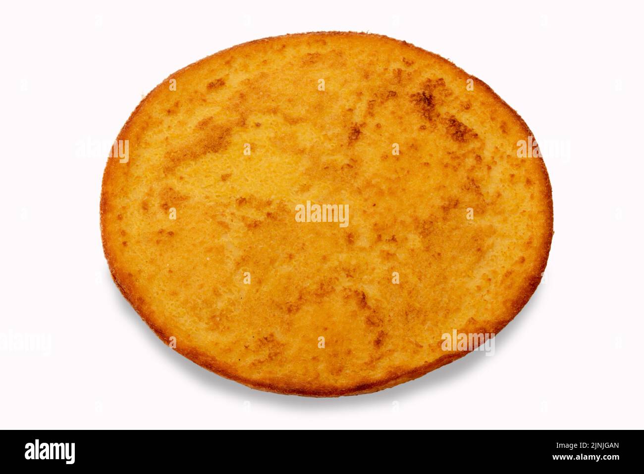 Ligurische Farinata oder Cecina Toscana oder Socca Nice, Frankreich. Pikanter Kuchen aus Kichererbsenmehl mit Olivenöl im Ofen gebacken. Isoliert auf Weiß, Beschneidung Stockfoto