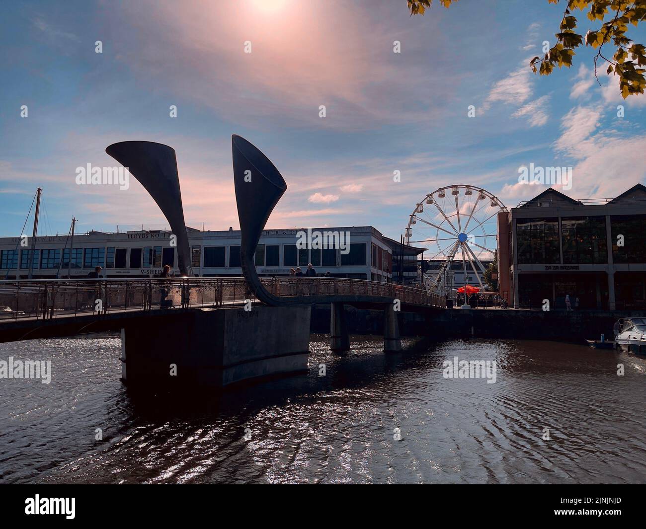 Ein Blick von der Pero's Bridge und dem Riesenrad in Bristol City, Großbritannien, 13.. Mai 2022 Stockfoto