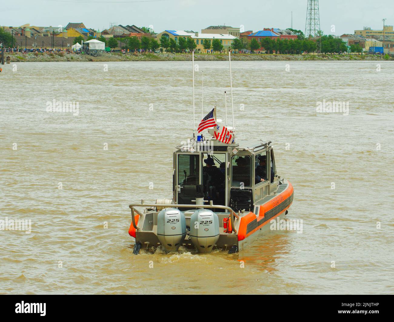 Die Küstenwache der Vereinigten Staaten patrouilliert am Mississippi in New Orleans Stockfoto