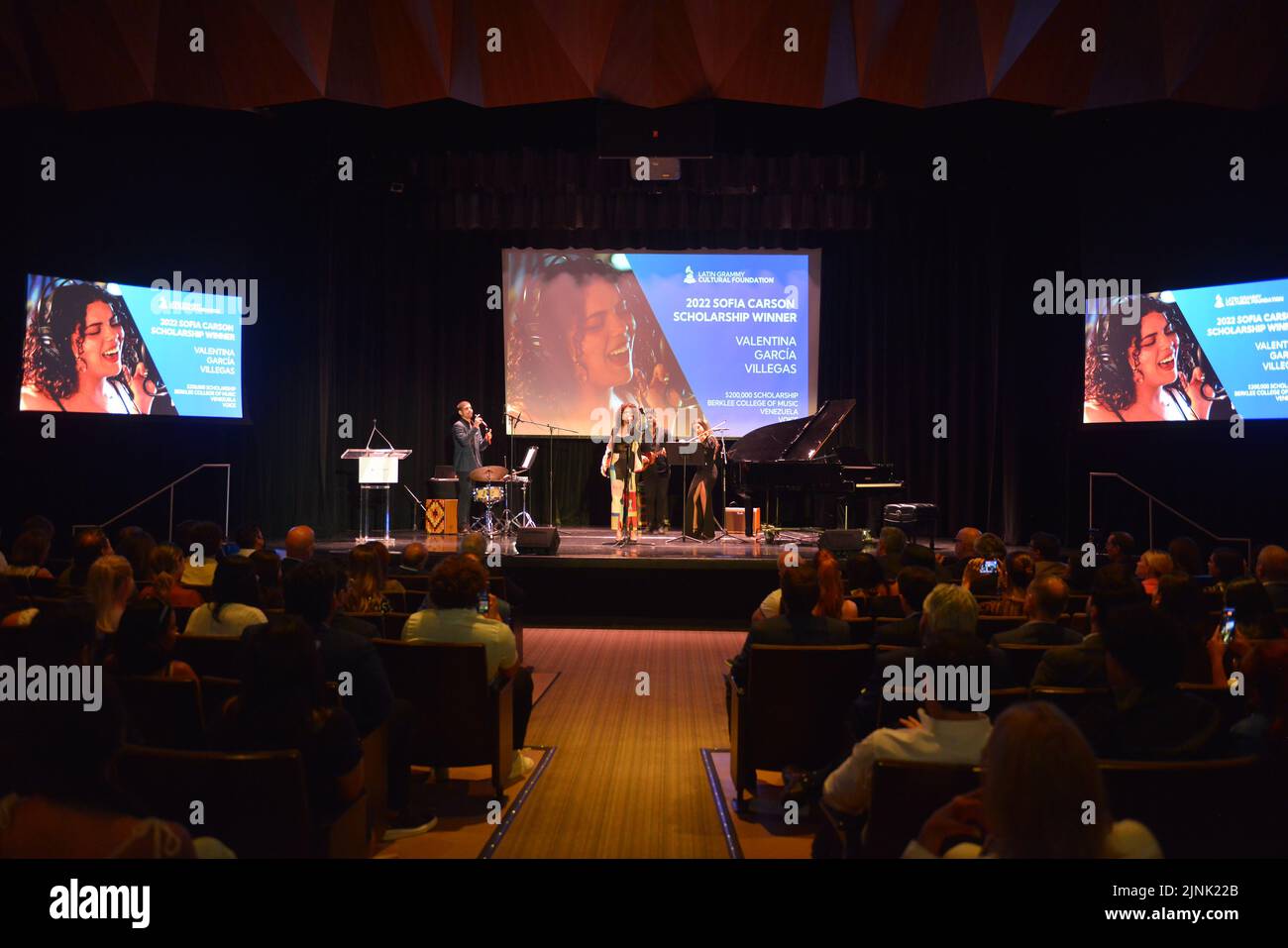 Miami, Florida, USA. 11. August 2022. Valentina Garcia treten während der Latin Grammy Cultural Foundation Awards am Miami Dade College Wolfson Campus am 11. August 2022 in Miami, Florida, auf der Bühne auf. Kredit: Mpi10/Media Punch/Alamy Live Nachrichten Stockfoto