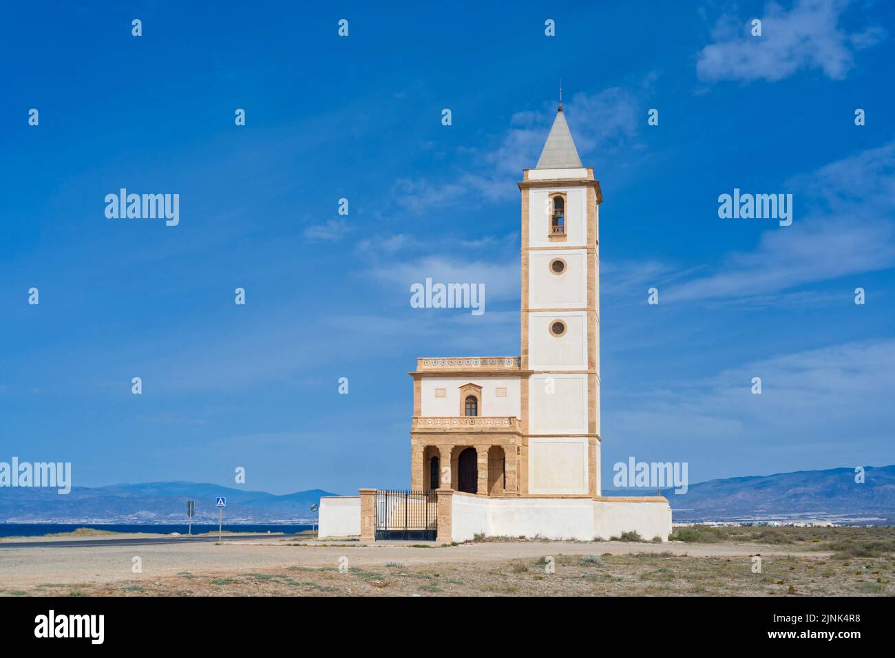 Verlassene Kirche Iglesia de La Almadraba de Monteleva am Strand in der Nähe von Almeria, Spanien Stockfoto