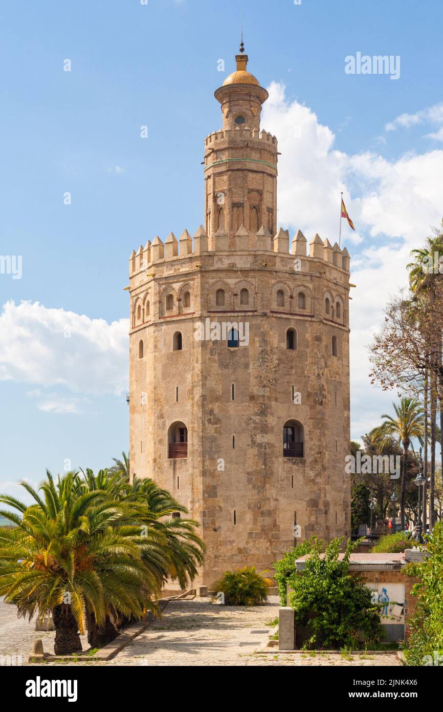 13. Jahrhundert militärischer Wachturm Torre del Oro in Sevilla, Andalusien, Spanien Stockfoto