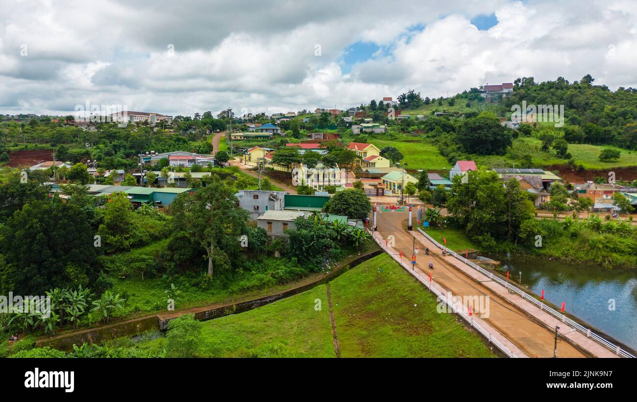 29. Juli 2022: Zentrale Szene des Bezirks Dak Mil, Provinz Dak Nong, Vietnam Stockfoto