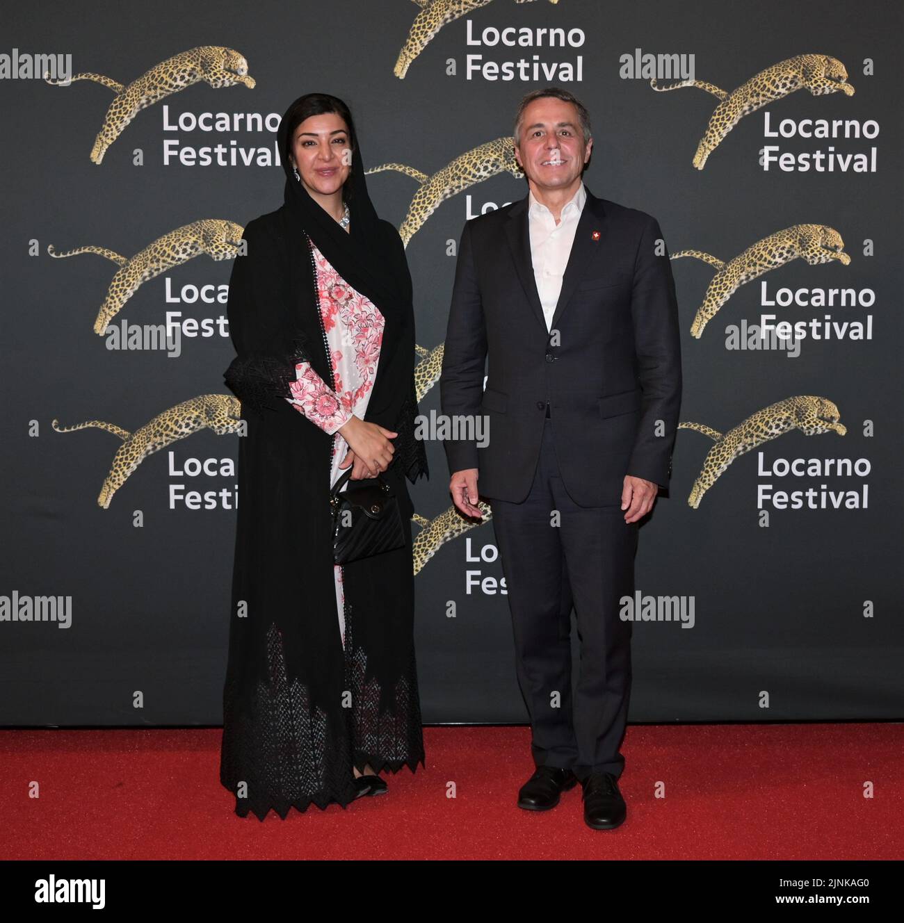 Locarno, Schweiz. 12. August 2022. Locarno, Swiss Locarno Film Festival 2022 Delegation international Red carpet im Bild: Ignazio Cassis Präsident der Schweizerischen Eidgenossenschaft, Reem al Hashimi, emiratischer Minister für internationale Zusammenarbeit und Generaldirektor der Expo Dubai, Quelle: Independent Photo Agency/Alamy Live News Stockfoto