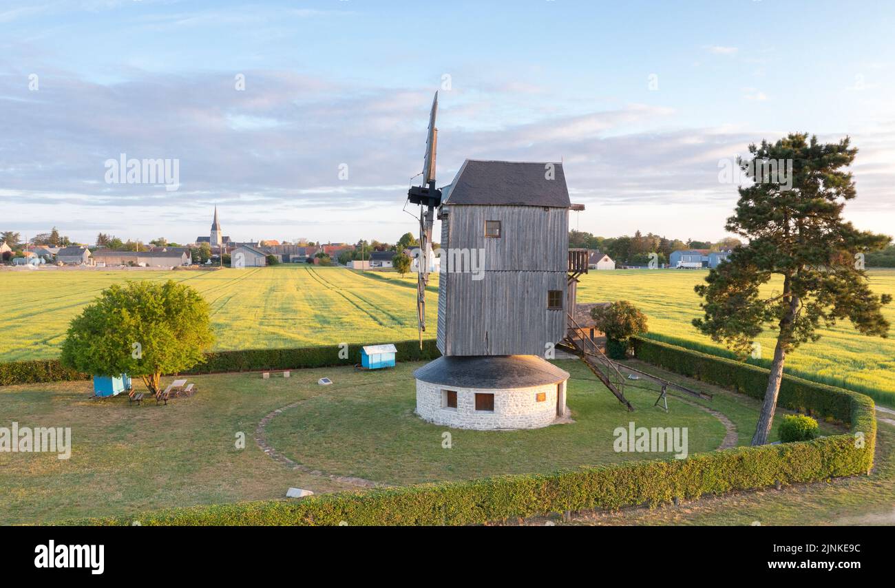 Frankreich, Eure et Loir, Beauce, Ymonville, das Moulin de la Garenne, Drehmühle mit Turm (Luftaufnahme) // Frankreich, Eure-et-Loir (28), Beauce, Ymonvill Stockfoto