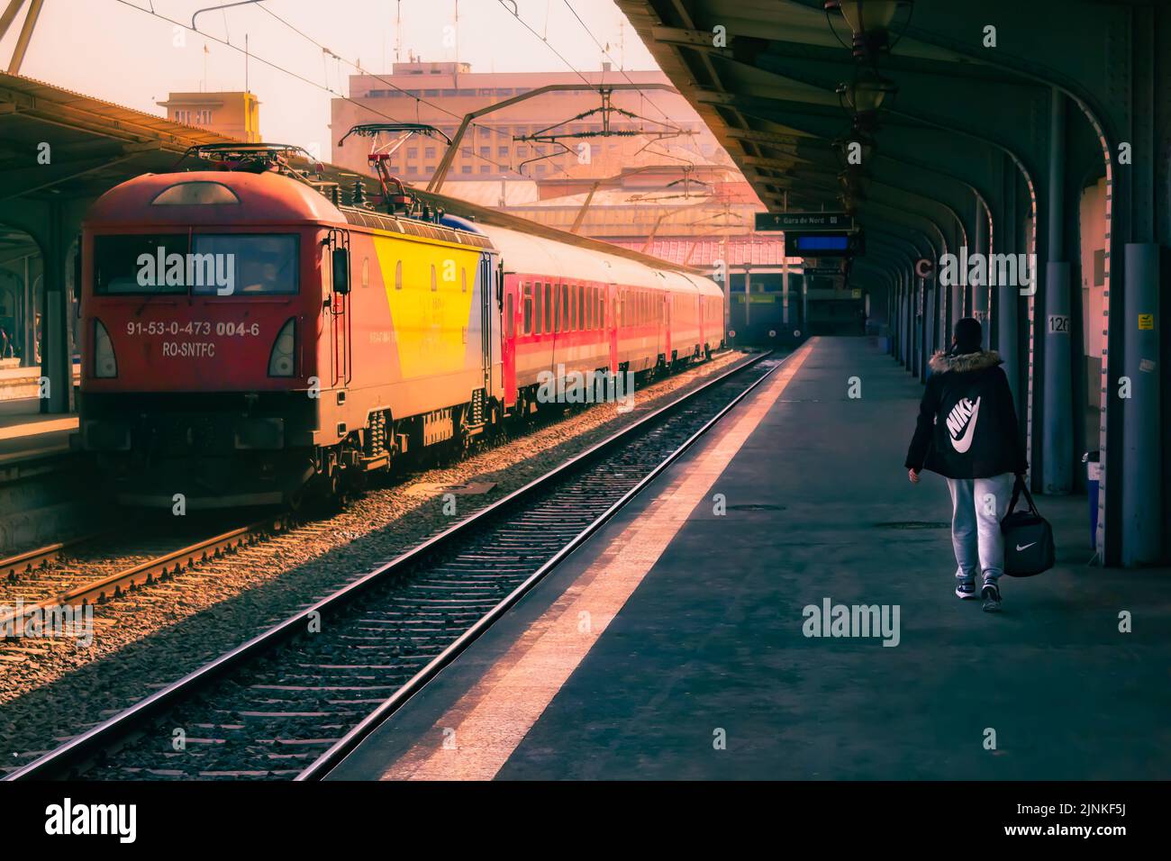 Ein Zug im Nordbahnhof (Gara de Nord) in Bukarest Stockfoto