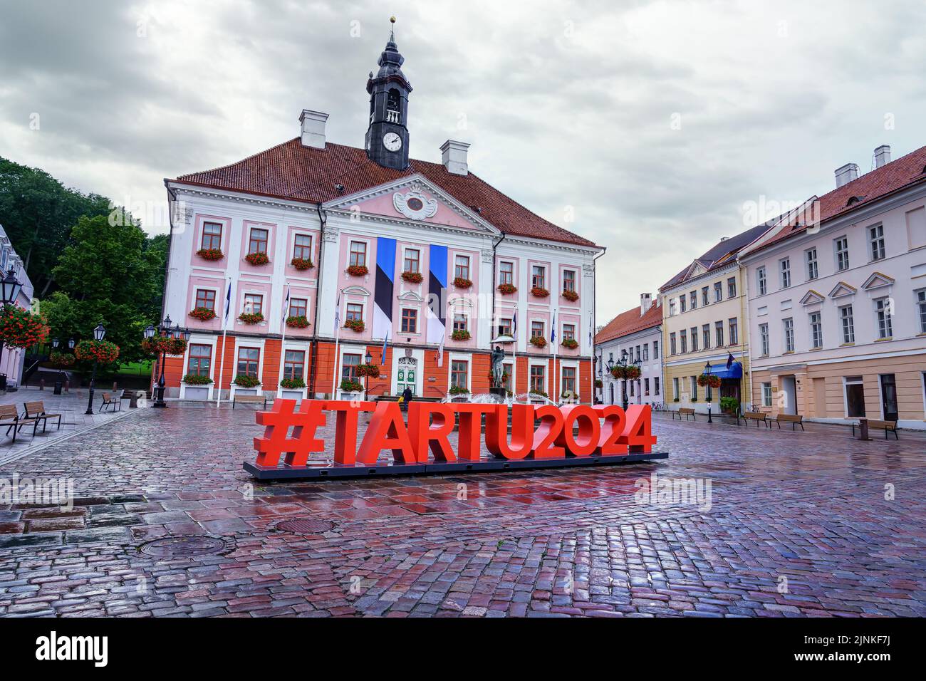 Hauptplatz und Rathaus der Stadt Tartu in Estland. Stockfoto