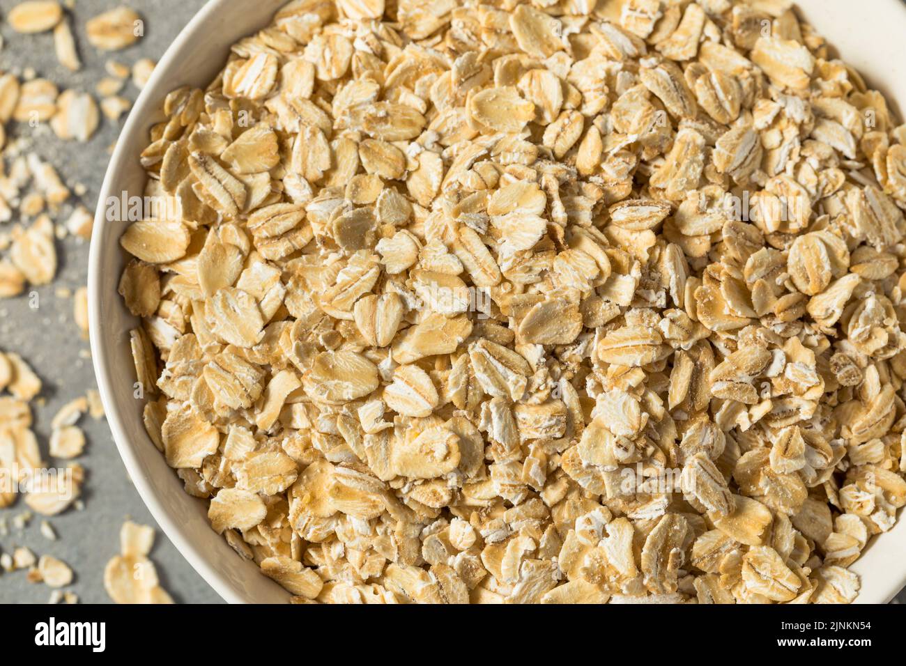 Trocken Bio gerollte Haferflocken in einer Schüssel Stockfoto