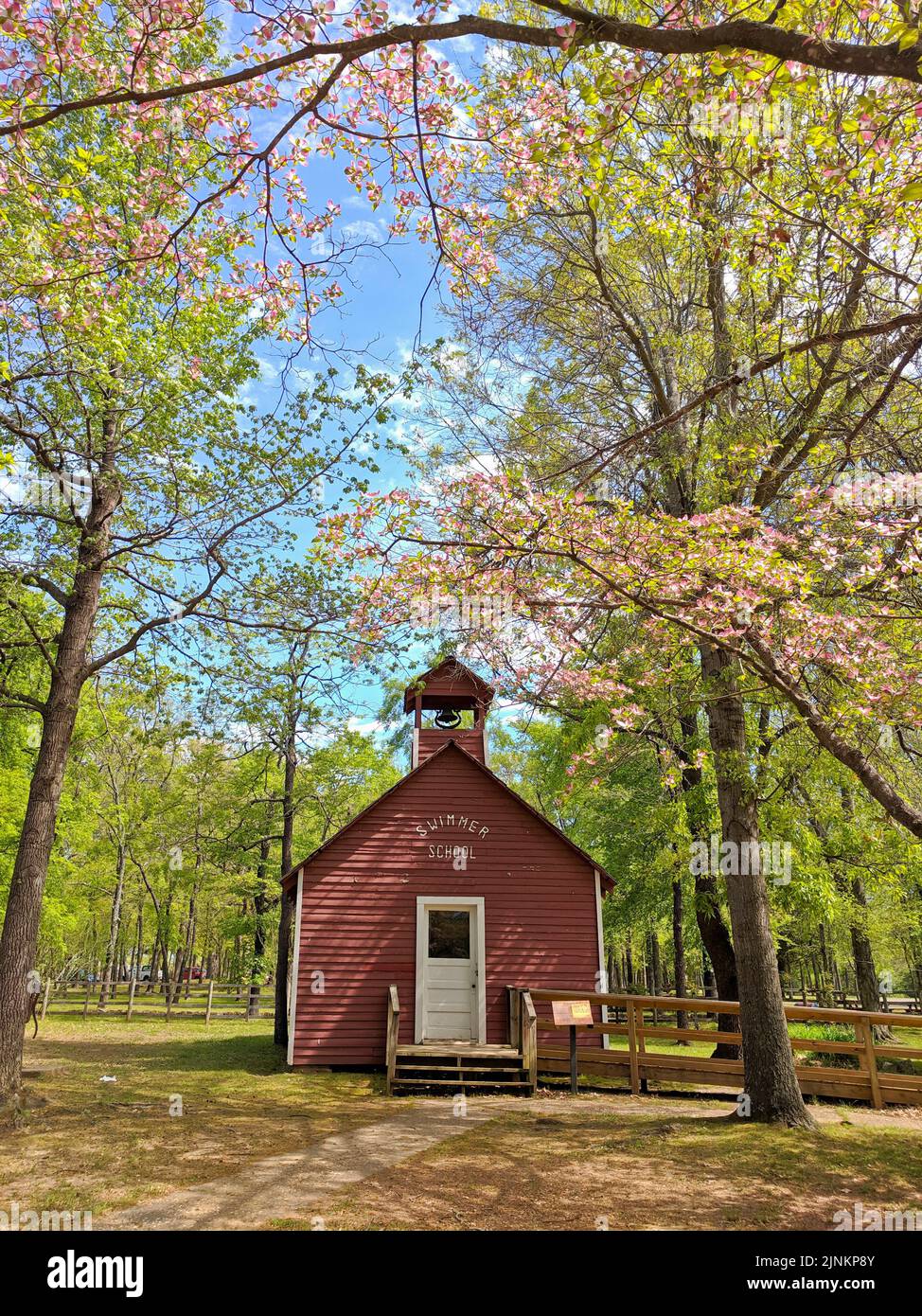 Das Cherokee Heritage Centre, in dem die Geschichte, Kultur und Kunst des Stammes bewahrt und gefeiert werden, verfügt auch über ein authentisches Cherokee Village. Stockfoto