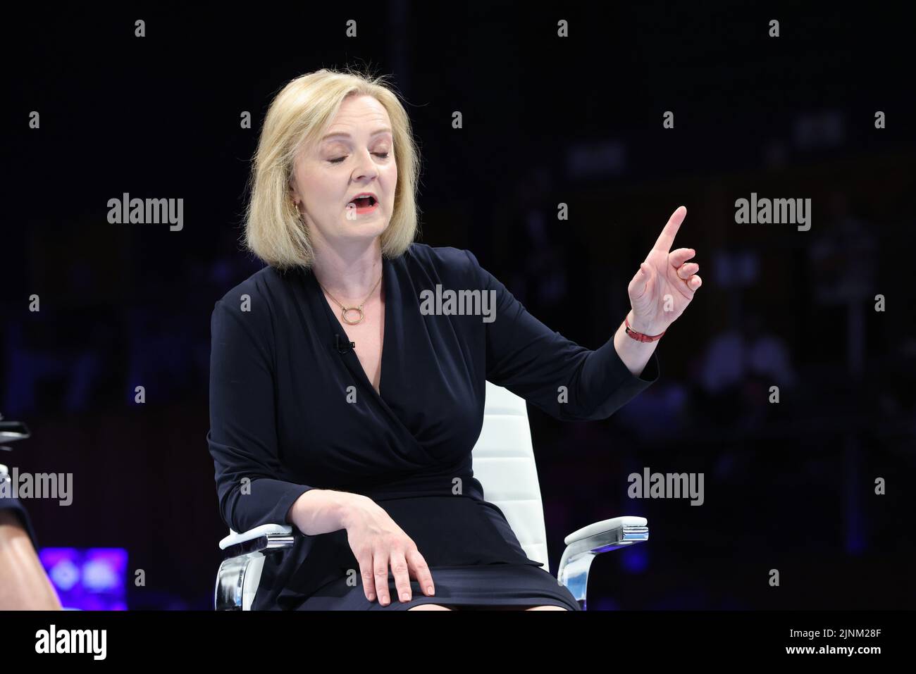 Cheltenham, Großbritannien. 12. August 2022. Liz Truss MP, bei den Führungsaufgaben der Konservativen Partei, fand im Centaur auf der Cheltenham Rennbahn in Gloucester statt Stockfoto