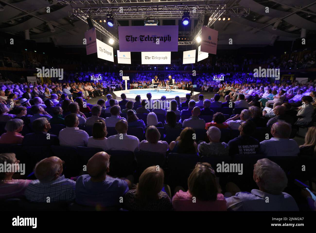 Cheltenham, Großbritannien. 12. August 2022. Liz Truss MP, bei den Führungsaufgaben der Konservativen Partei, fand im Centaur auf der Cheltenham Rennbahn in Gloucester statt Stockfoto