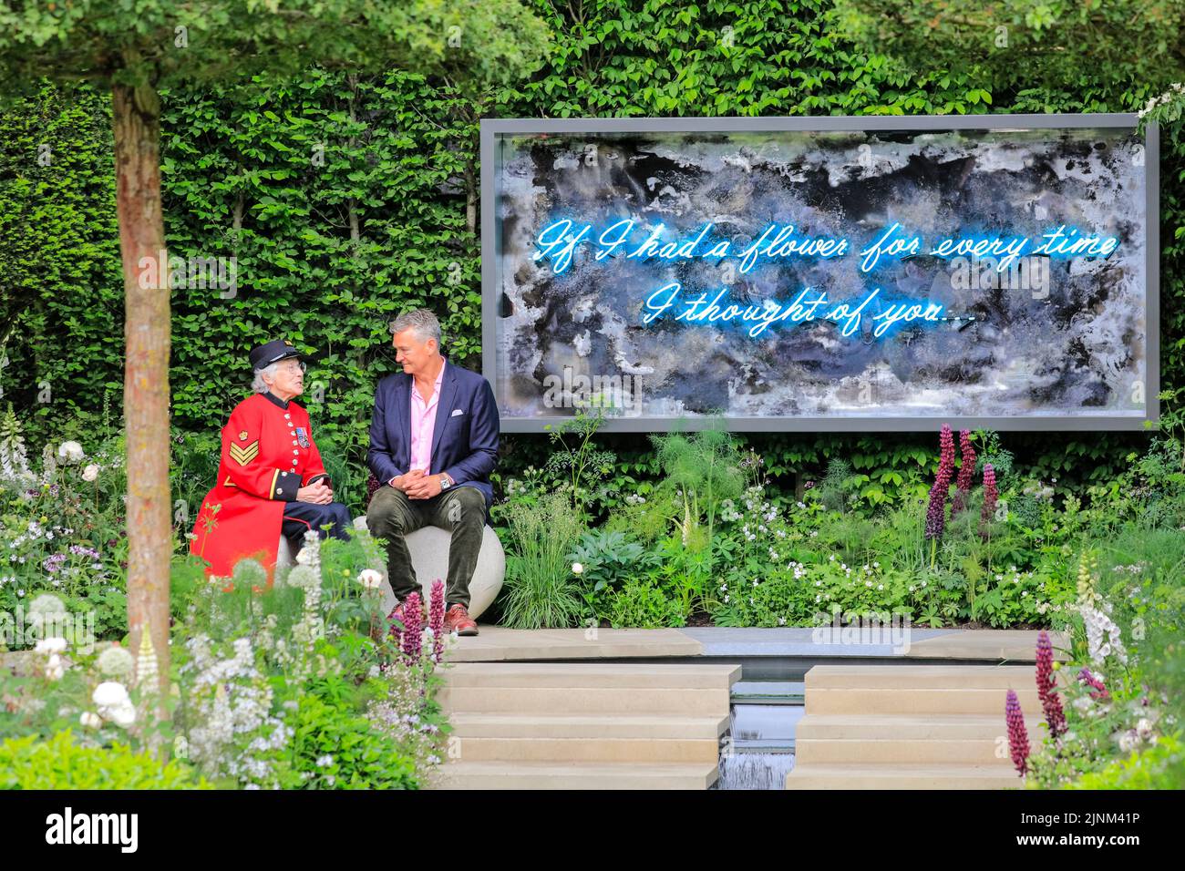 Der von Richard Miers entworfene Garten ‘mit Liebe’, Pressetag der Chelsesa Flower Show 2022 Stockfoto
