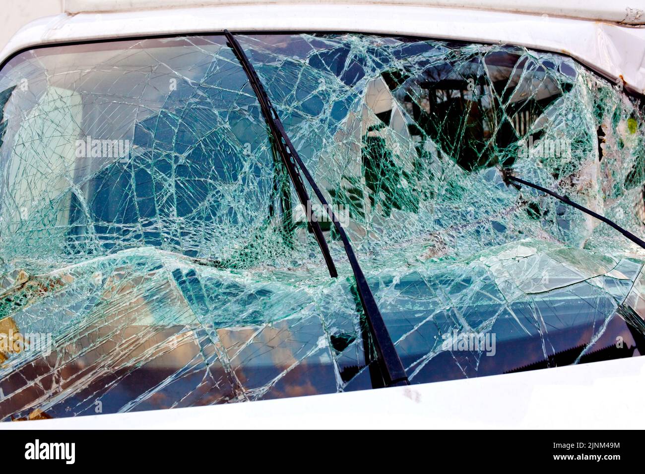 Glasbruch, Windschutzscheibe, Autounfall, Windschutzscheiben, Unfall, Unfälle, Autounfälle Stockfoto