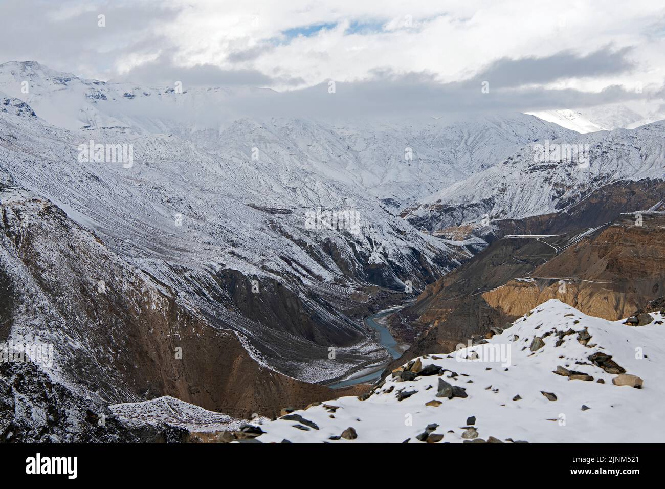 Das Bild der Landschaft des Spiti-Tals wurde im Himalaya, Himachal pradesh, Indien, aufgenommen Stockfoto