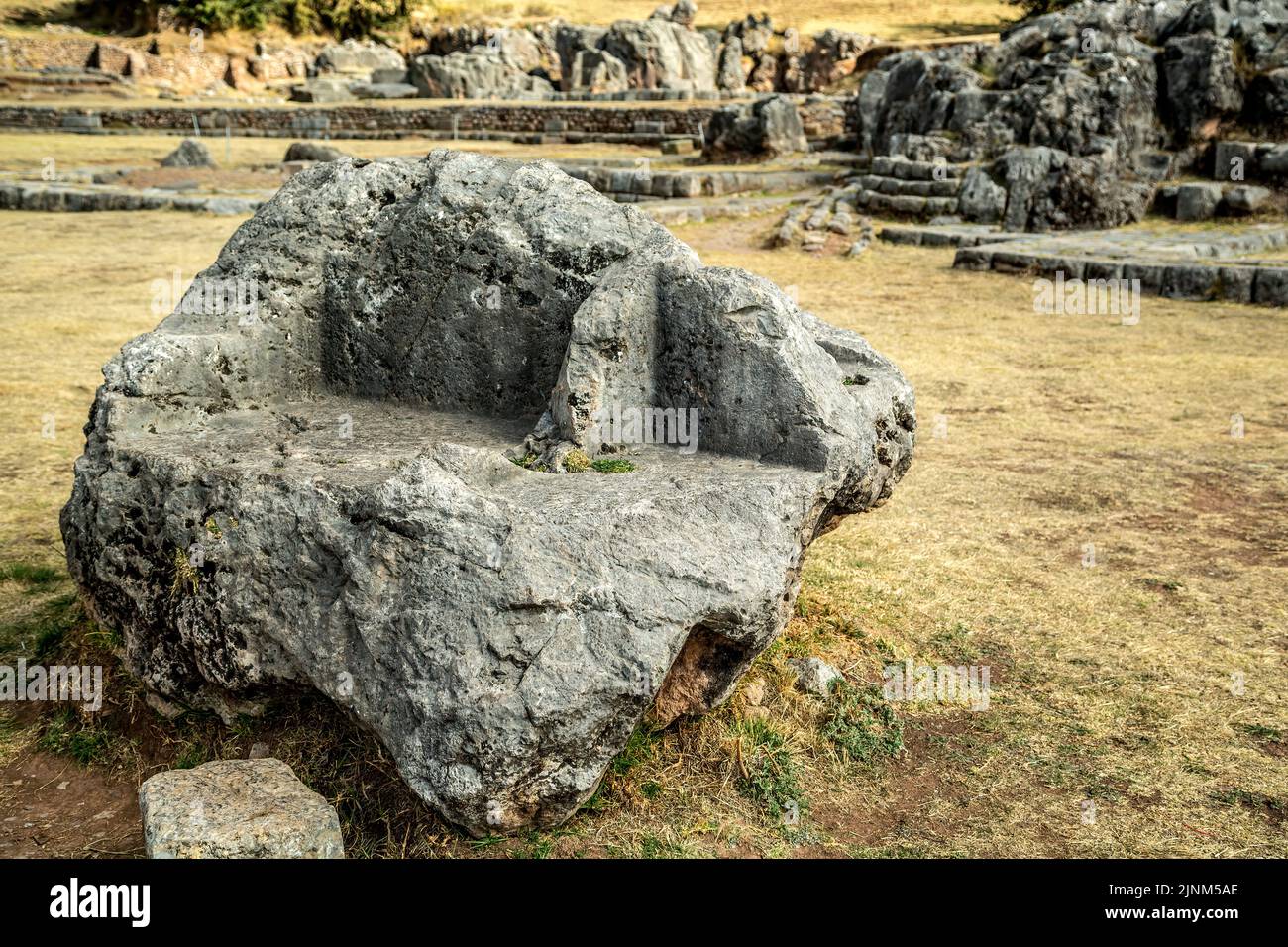 Thron aus geschnitztem Stein, Abschnitt Rodadero, Sacsayhuaman Inka-Festung, Cusco, Peru Stockfoto