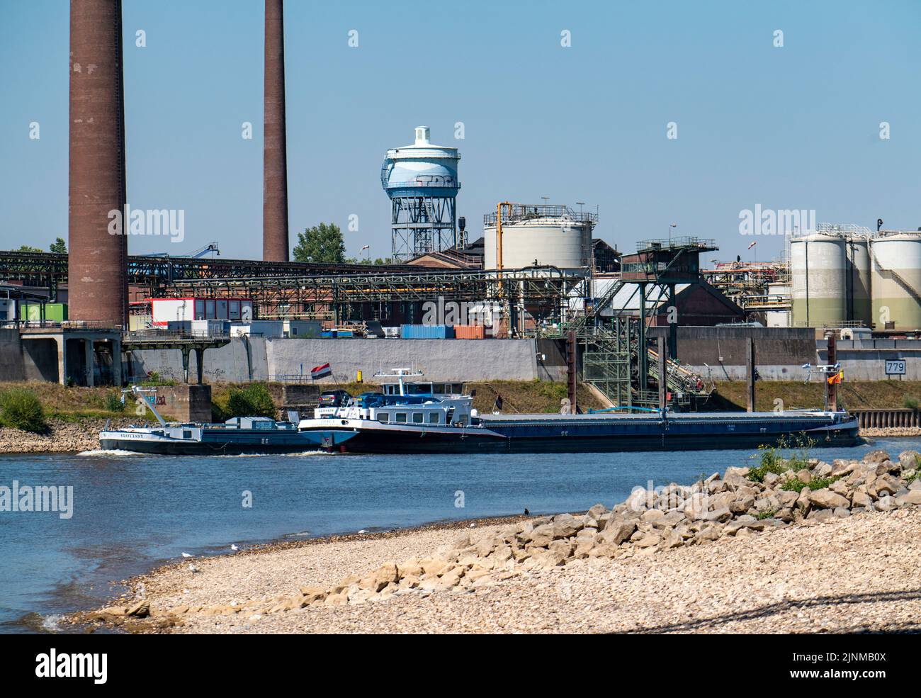 Rhein bei Duisburg, extrem niedriges Wasser, Rheinhöhe 168 cm, Tendenz fallend, nach langer Dürre das rechte Rheinufer, bei Duisburg-N Stockfoto