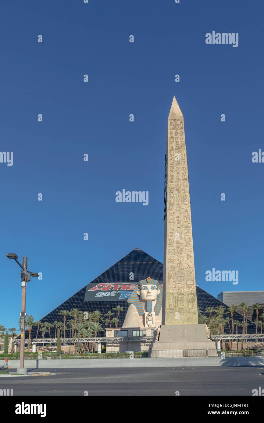 Las Vegas, USA - 25. Mai 2022: Das Luxor ist ein Hotel und Kasino am südlichen Ende des Las Vegas Strip in Paradise, Nevada, USA. Stockfoto