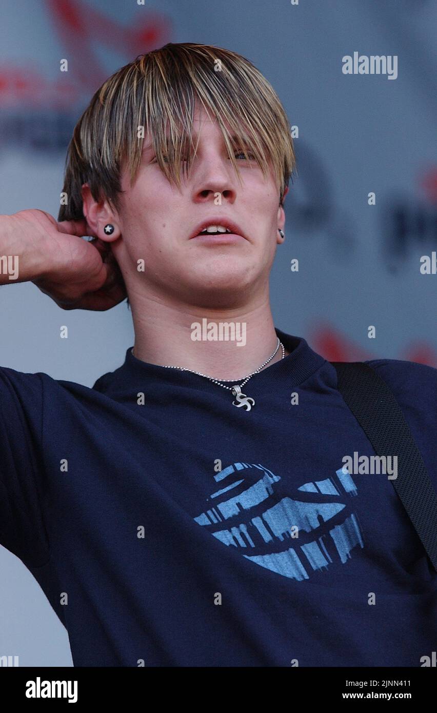 DOUGIE POYNTER, BAND MCFLY, POWER IN THE PARK, SOUTHAMPTON, 13-06-04 PIC MIKE WALKER, 2004 Stockfoto