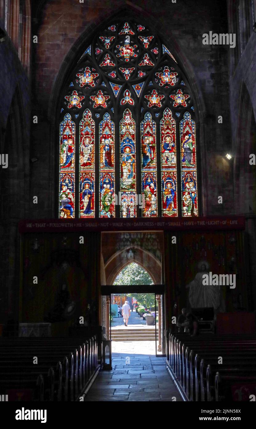 Buntglasfenster am Haupteingang, in der St. Mary's Church, Church Lane, Nantwich, Cheshire, England, UK, CW5 5RQ Stockfoto