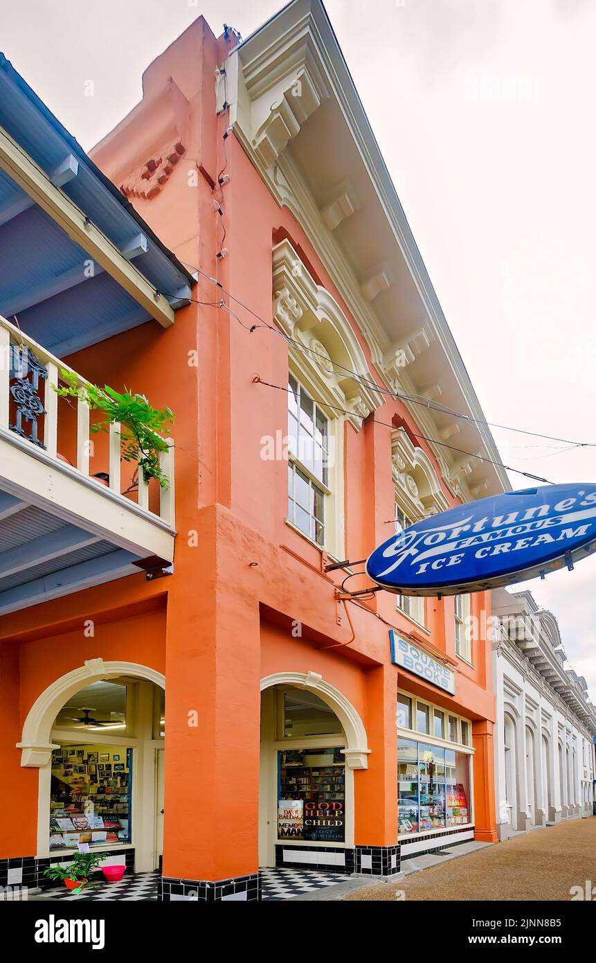 Square Books ist am 31. Mai 2015 in Oxford, Mississippi, abgebildet. Die familiengeführte Buchhandlung wurde 1979 von Richard und Lisa Howorth gegründet. Stockfoto