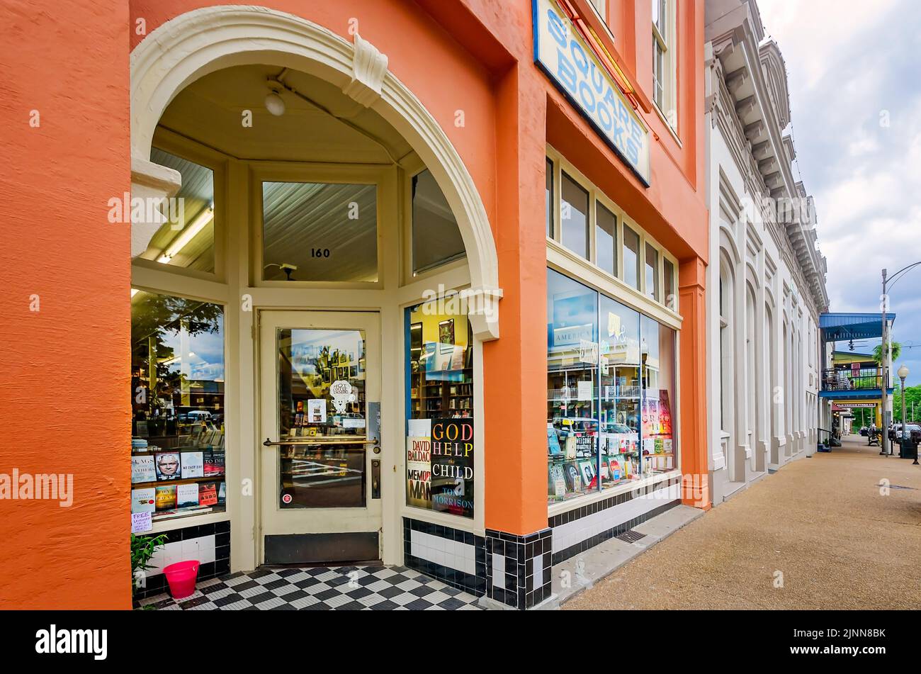Square Books ist am 31. Mai 2015 in Oxford, Mississippi, abgebildet. Die familiengeführte Buchhandlung wurde 1979 von Richard und Lisa Howorth gegründet. Stockfoto