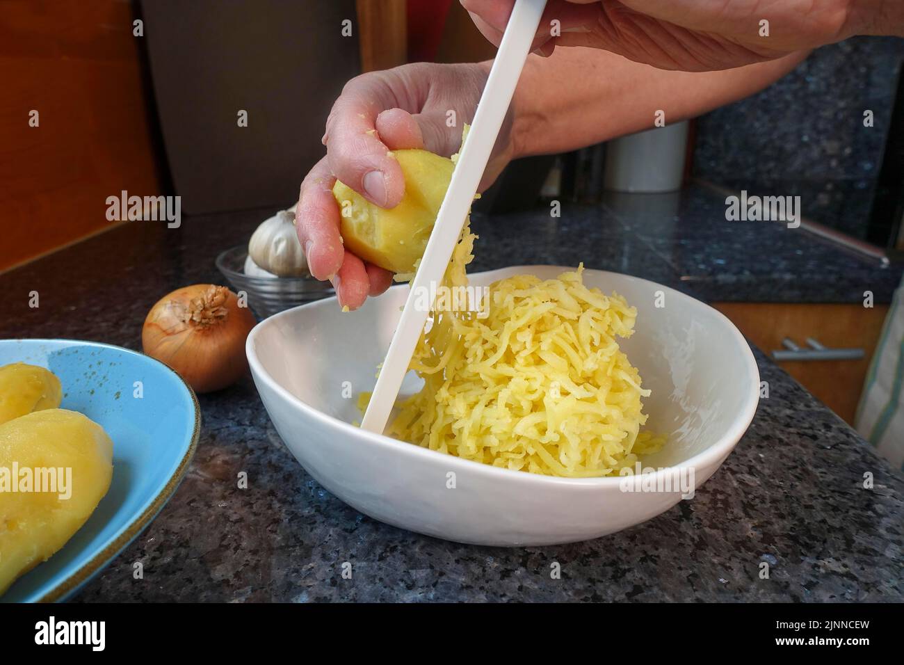 Kartoffelkuchen mit gitter -Fotos und -Bildmaterial in hoher Auflösung ...