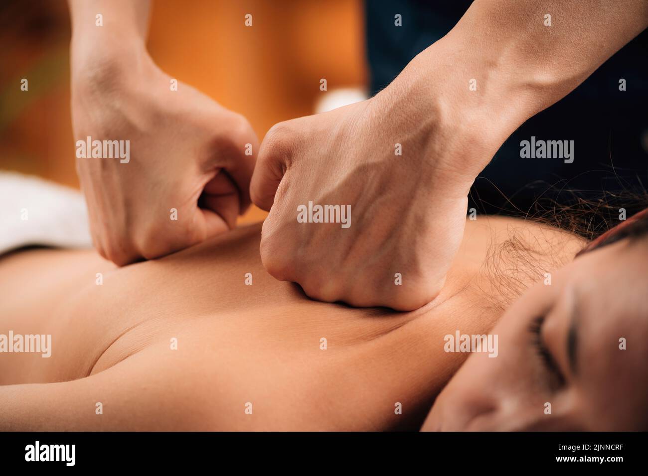 Tiefengewebsmassage Stockfoto