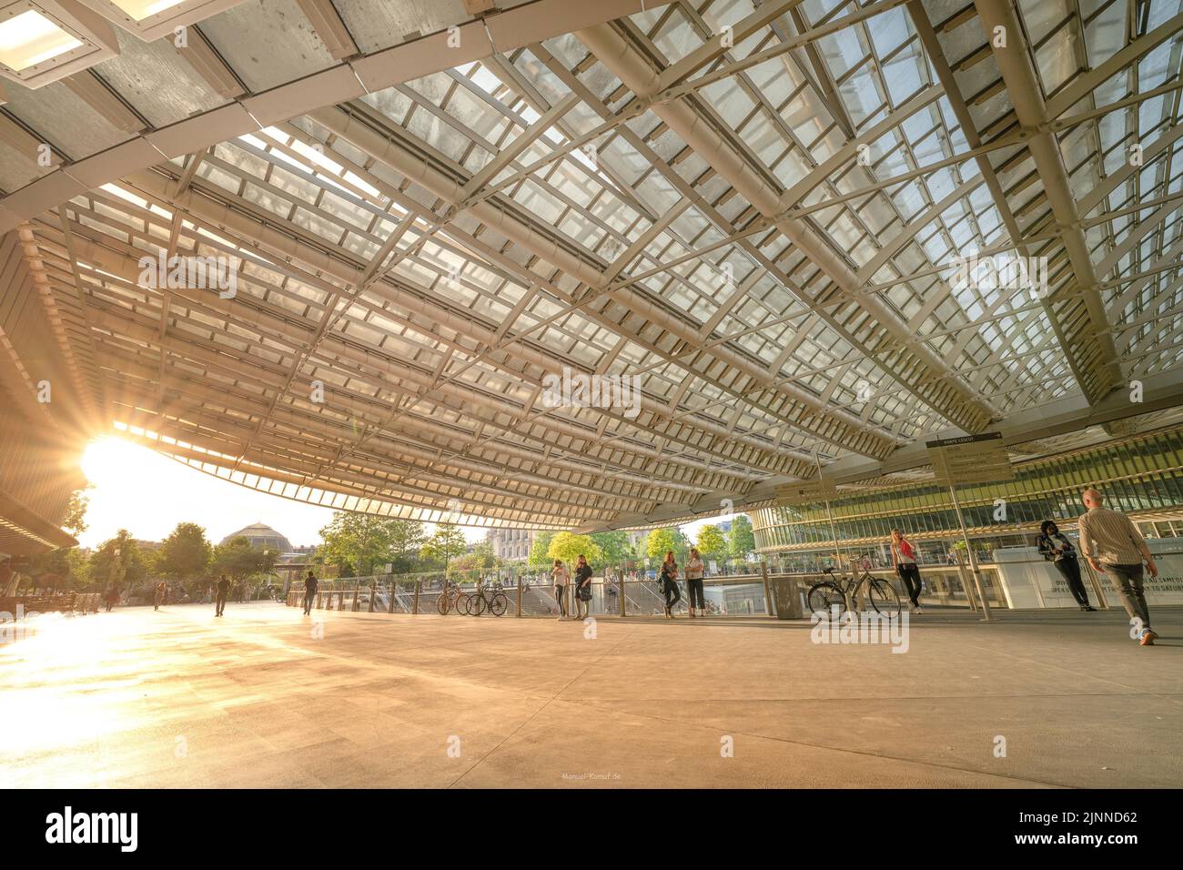 Gebäude des Forum des Halls bei Sonnenuntergang in Paris, Frankreich Stockfoto