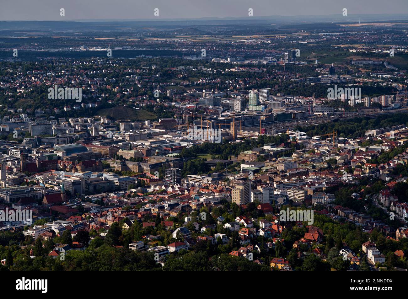 Blick vom Stuttgarter Fernsehturm auf den Hauptbahnhof, Neues Schloss, Königsbau, Altes Schloss, Waldau, Stuttgart, Baden-Württemberg, Deutschland Stockfoto