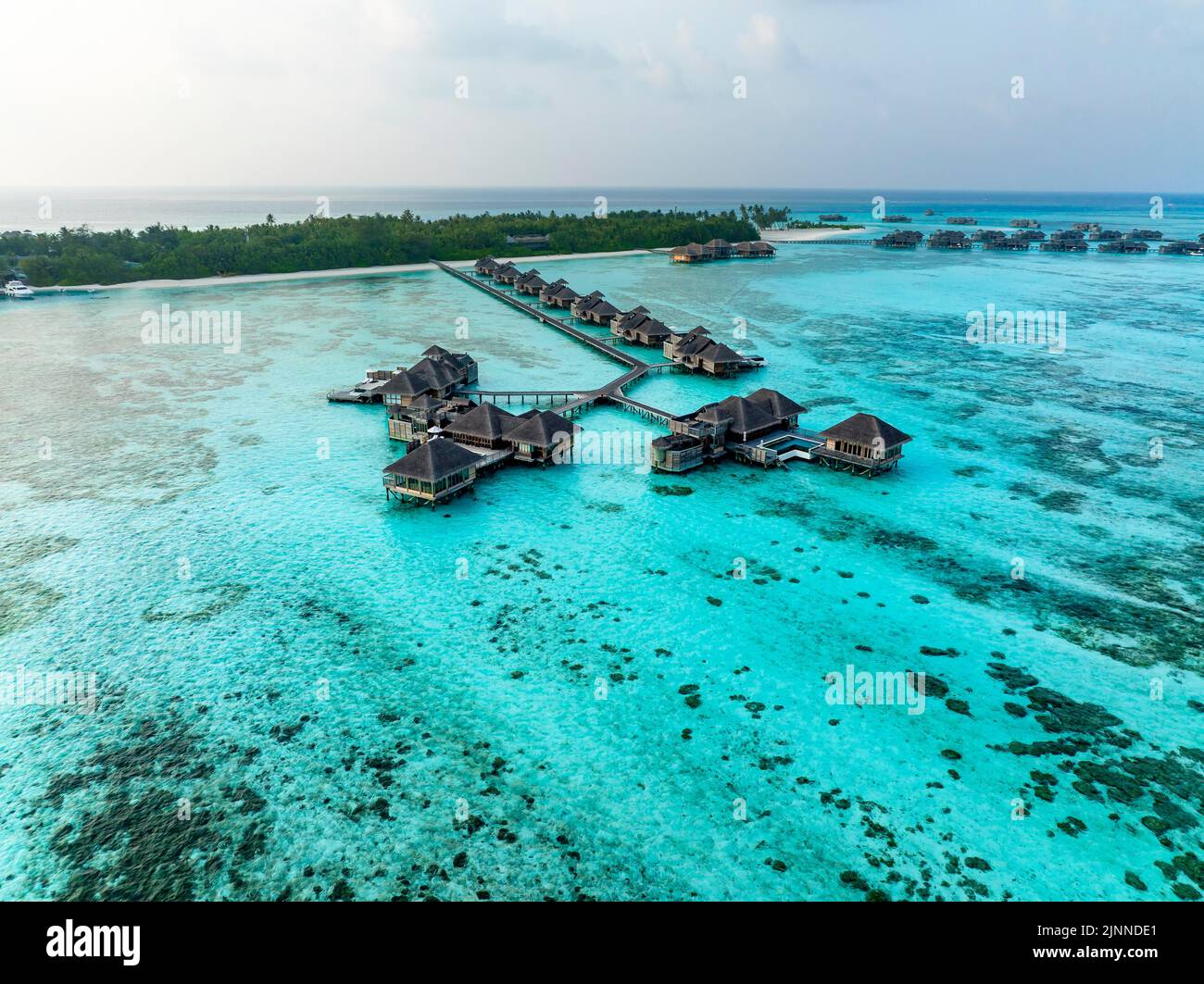 Luftaufnahme, Gili Lankanfushi mit Wasserbungalows, Indischer Ozean, Lankanfushi, Nord Male Atoll, Malediven Stockfoto
