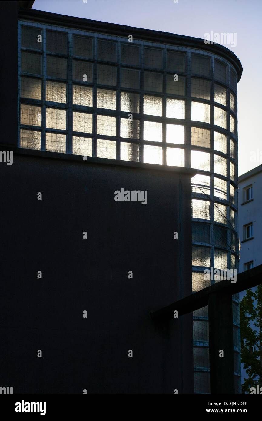 Hopital Augustin Morvan University Hospital, Architekten Raymond Lopez und Raymond Gravereaux, erbaut 1932-1939 im Art Deco-Stil, Brest, Abteilung von Stockfoto