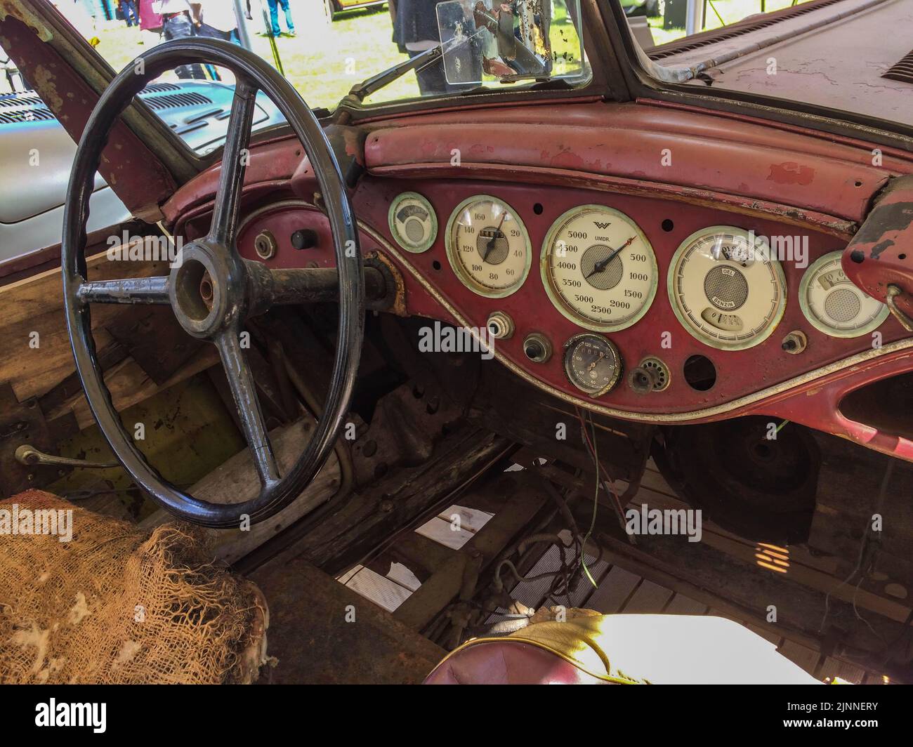 Blick auf die Panzerplatte des historischen Sportwagens Audi Hiker W25 K Roadster unrestauriert, Scheunenfund, Classic Days, Schloss Dyck, Juetchen, Norden Stockfoto