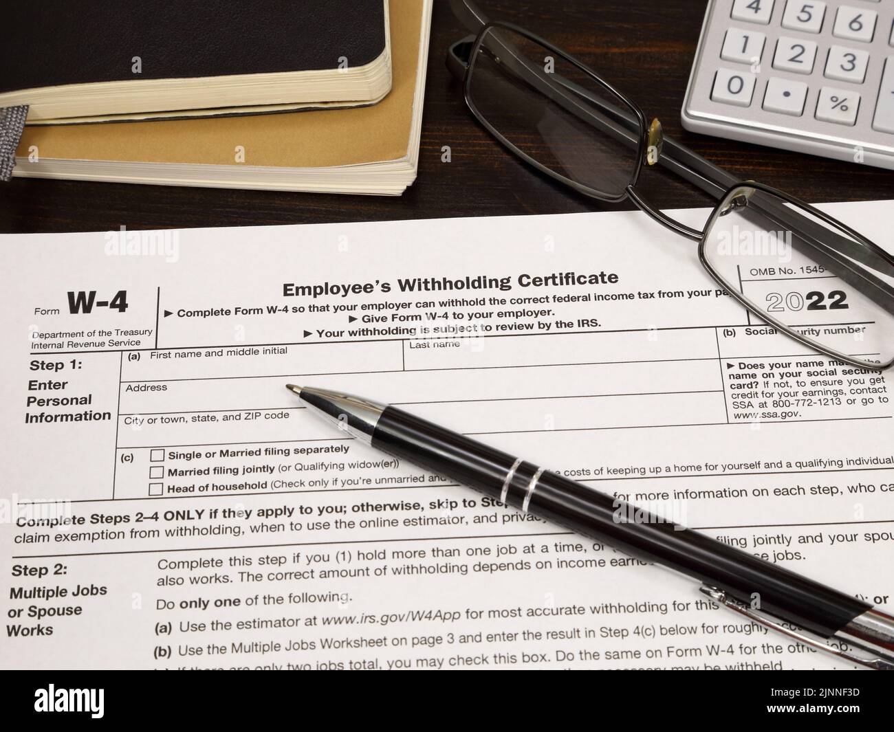 Ein IRS W4 Employees Withholding Certificate Form, ausgestellt im Jahr