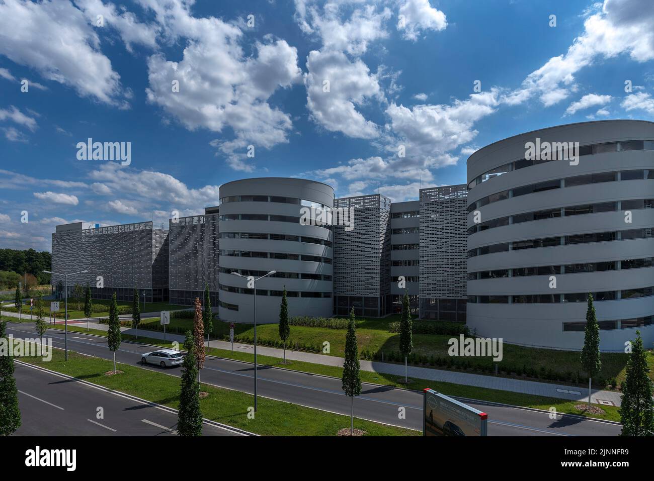 Modernes Parkhaus am Flughafen, Nürnberg, Mittelfranken, Bayern, Deutschland Stockfoto