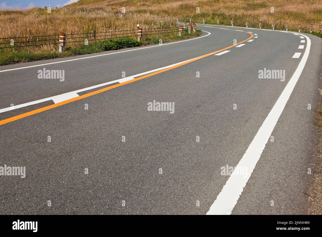 Bergstraße in der Nähe von Mt. Aso in Kumamoto, Japan Stockfoto