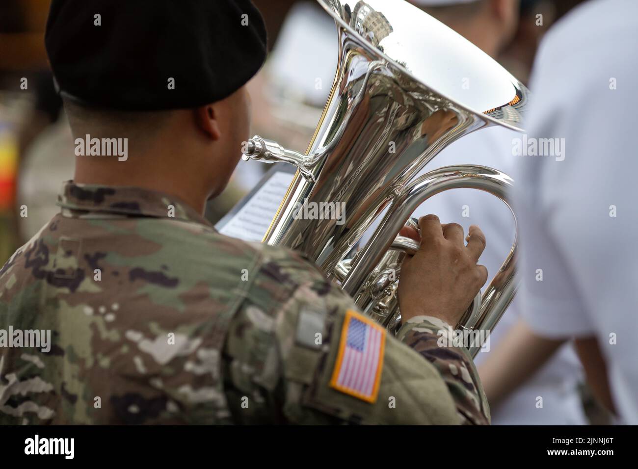 Bukarest, Rumänien - 12. August 2022: Details zur geringen Tiefenschärfe (selektiver Fokus) mit 101. Mitgliedern der Airborne Division Air Assault Band Stockfoto