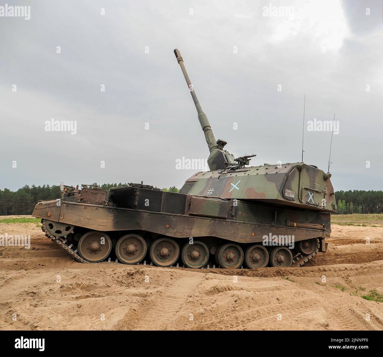 Rukla, Litauen. 11.. Mai 2022. Panzerhaubitze 2000 der Bundeswehr in der Übung - Eiserner Wolf - der NATO-Kampfgruppe in Rukla in Litauen. Kredit: dpa/Alamy Live Nachrichten Stockfoto