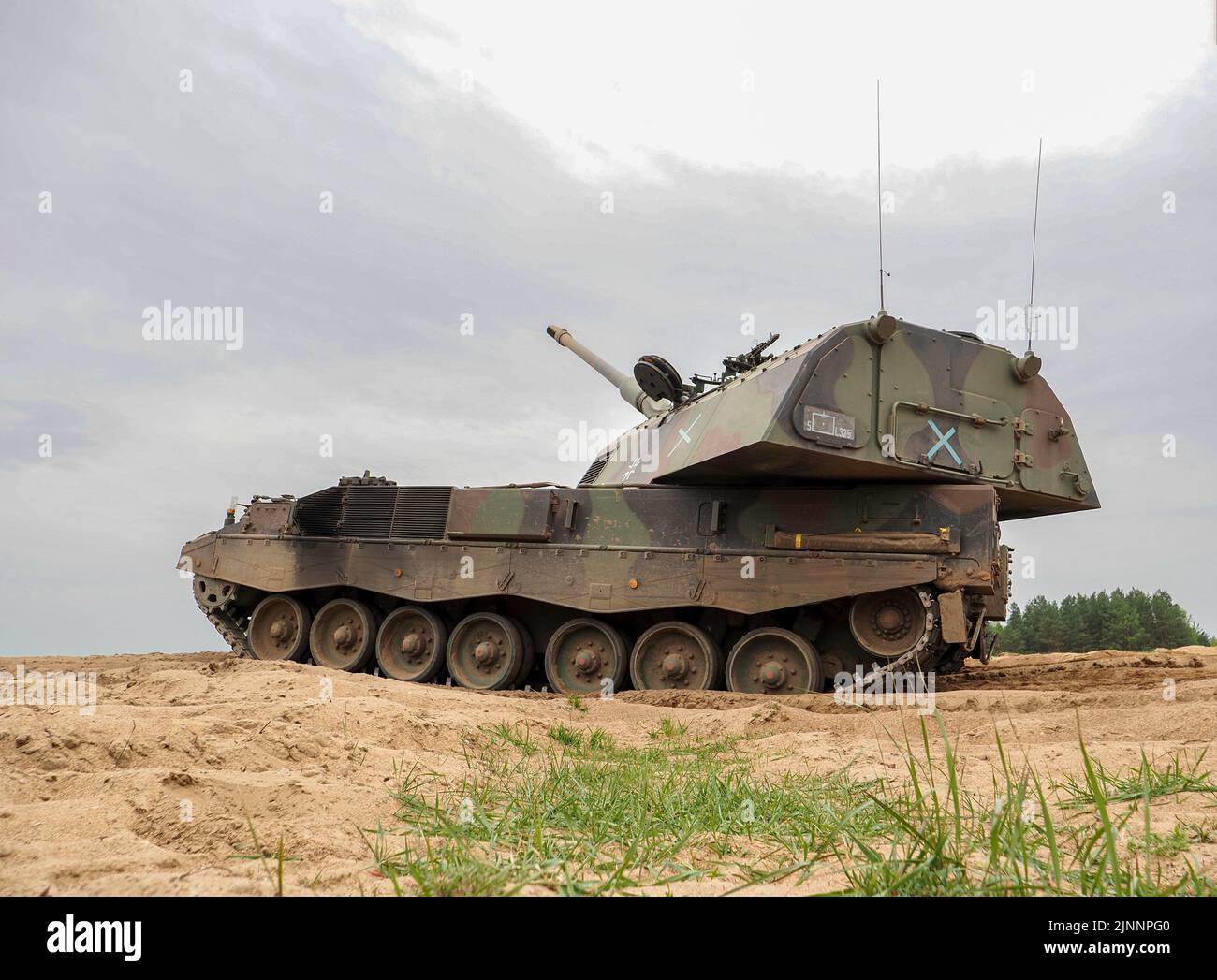 Rukla, Litauen. 11.. Mai 2022. Panzerhaubitze 2000 der Bundeswehr in der Übung - Eiserner Wolf - der NATO-Kampfgruppe in Rukla in Litauen. Kredit: dpa/Alamy Live Nachrichten Stockfoto