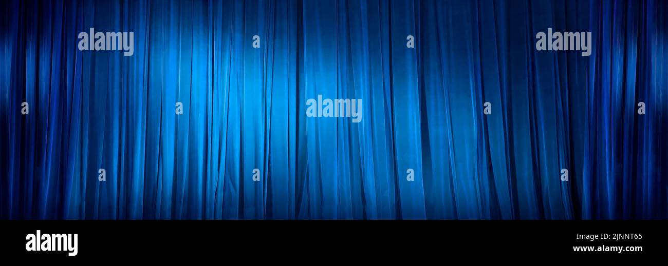 Blauer Theatervorhang mit goldenen Quasten Stockfoto