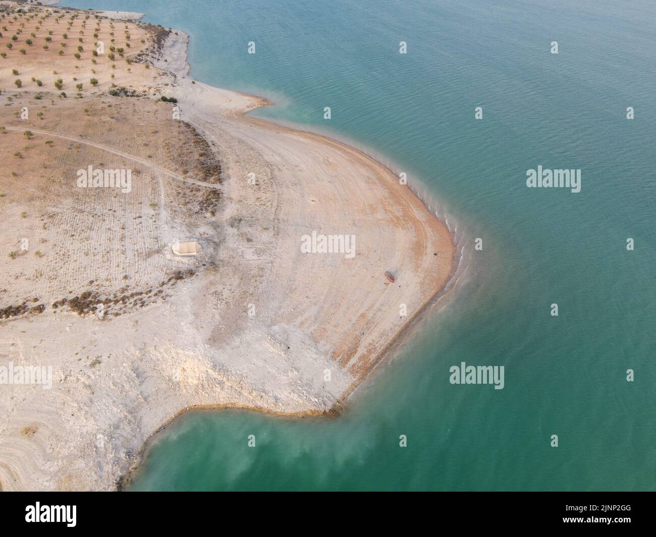 Maidanki, Syrien, 8-5-2022, Hitzewellen und der Klimawandel führten zu einem spürbaren Rückgang des Wasserpegels im Maidanki-See im Nordwesten Syriens. Stockfoto