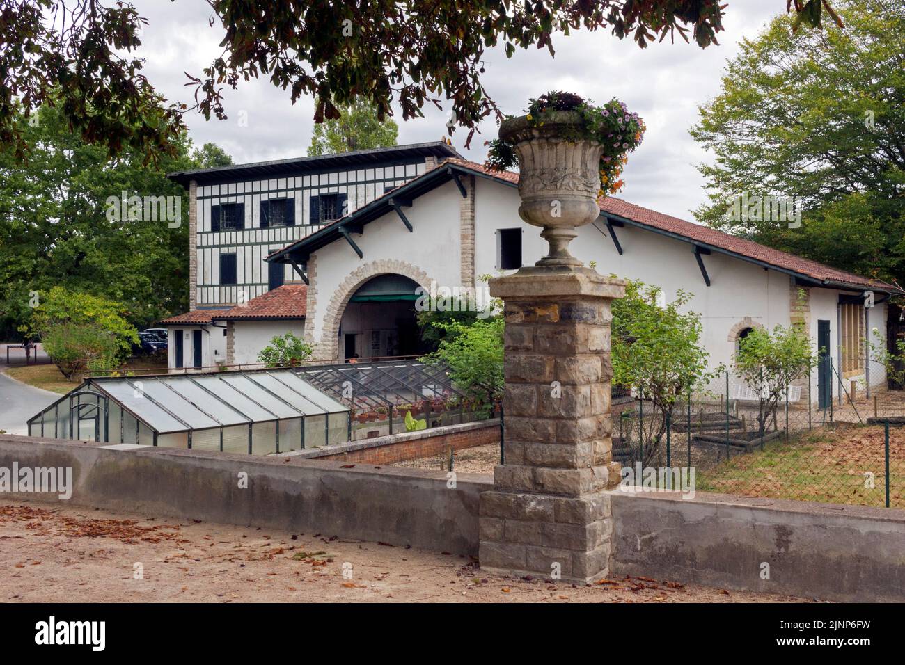 Das Arnaga Estate: Edmond Rostand Museum. Cambo-les-Bains, Pyrenees-Atlantiques, Frankreich Stockfoto