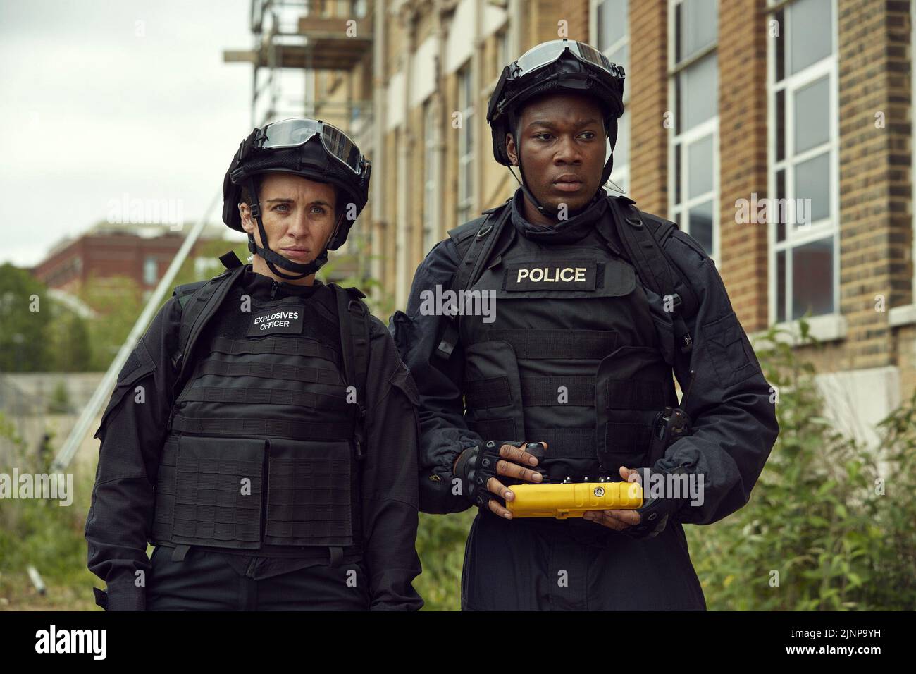 VICKY MCCLURE und ERIC SHANGO in TRIGGER POINT (2022), Regie: JENNIE DARNELL und GILLES BANNIER. Kredit: HTM Productions / Album Stockfoto