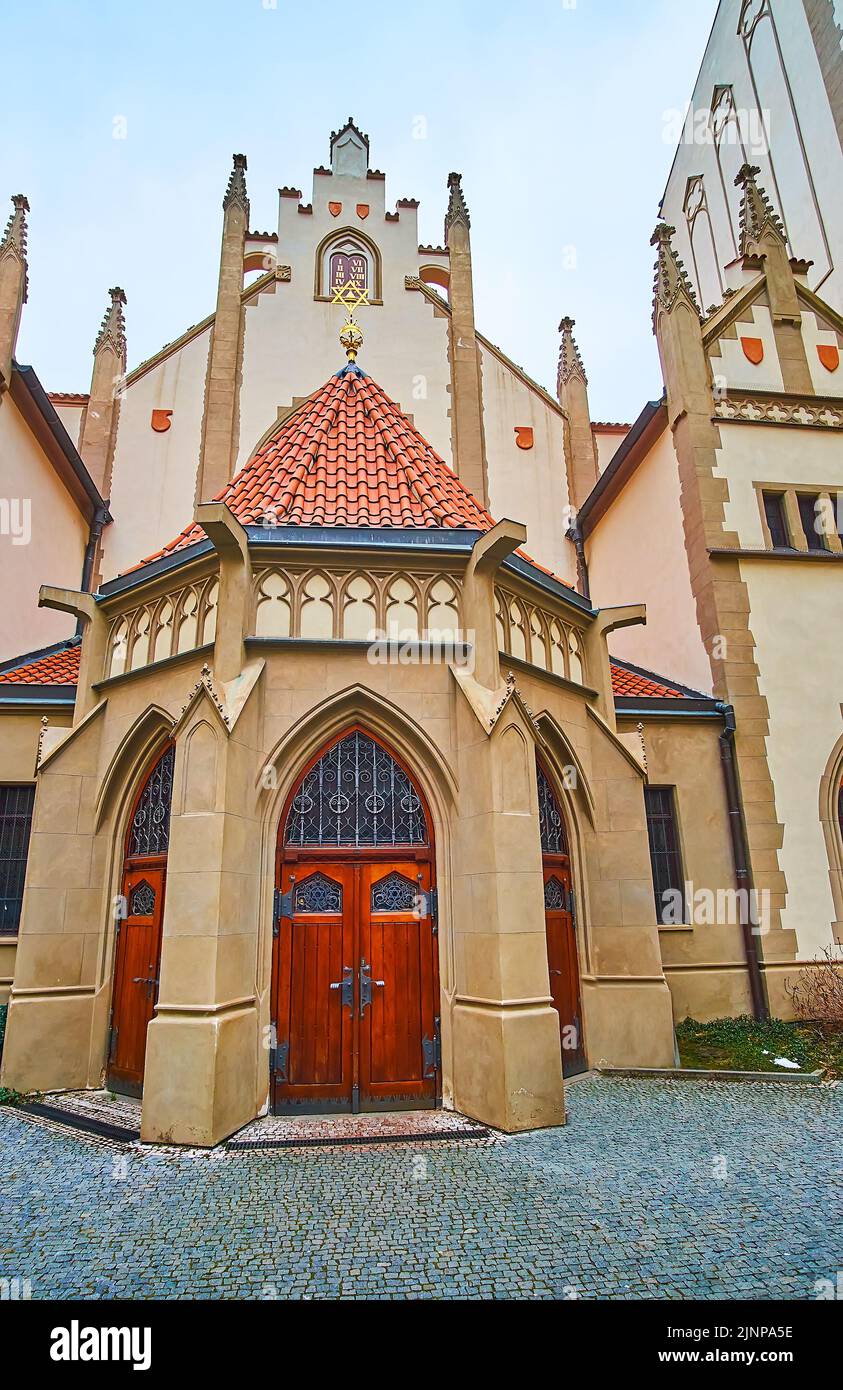 Die geschnitzte neugotische Fassade der historischen Maisel-Synagoge im Stadtteil Josefov, Prag, Republik Cazech Stockfoto