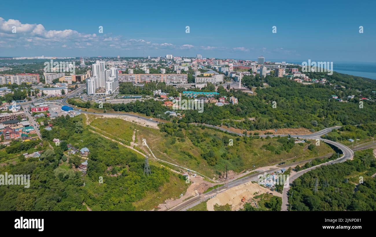 Luftaufnahme des Zentrums von Uljanowsk, Russland. Stadtpanorama von oben. Stockfoto