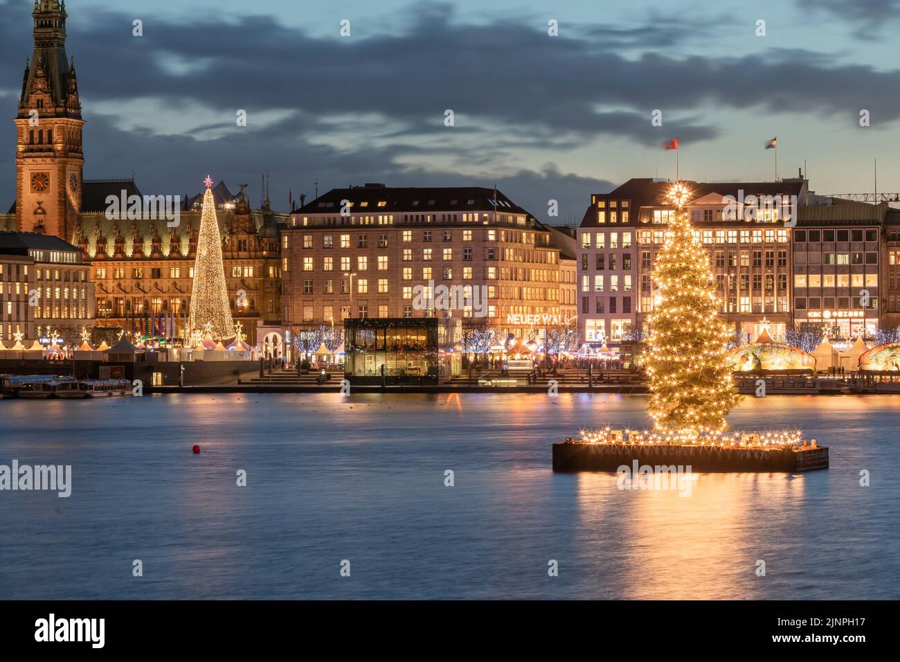 Hamburger Binnenalster mit Weihnachtsbaum Stockfoto