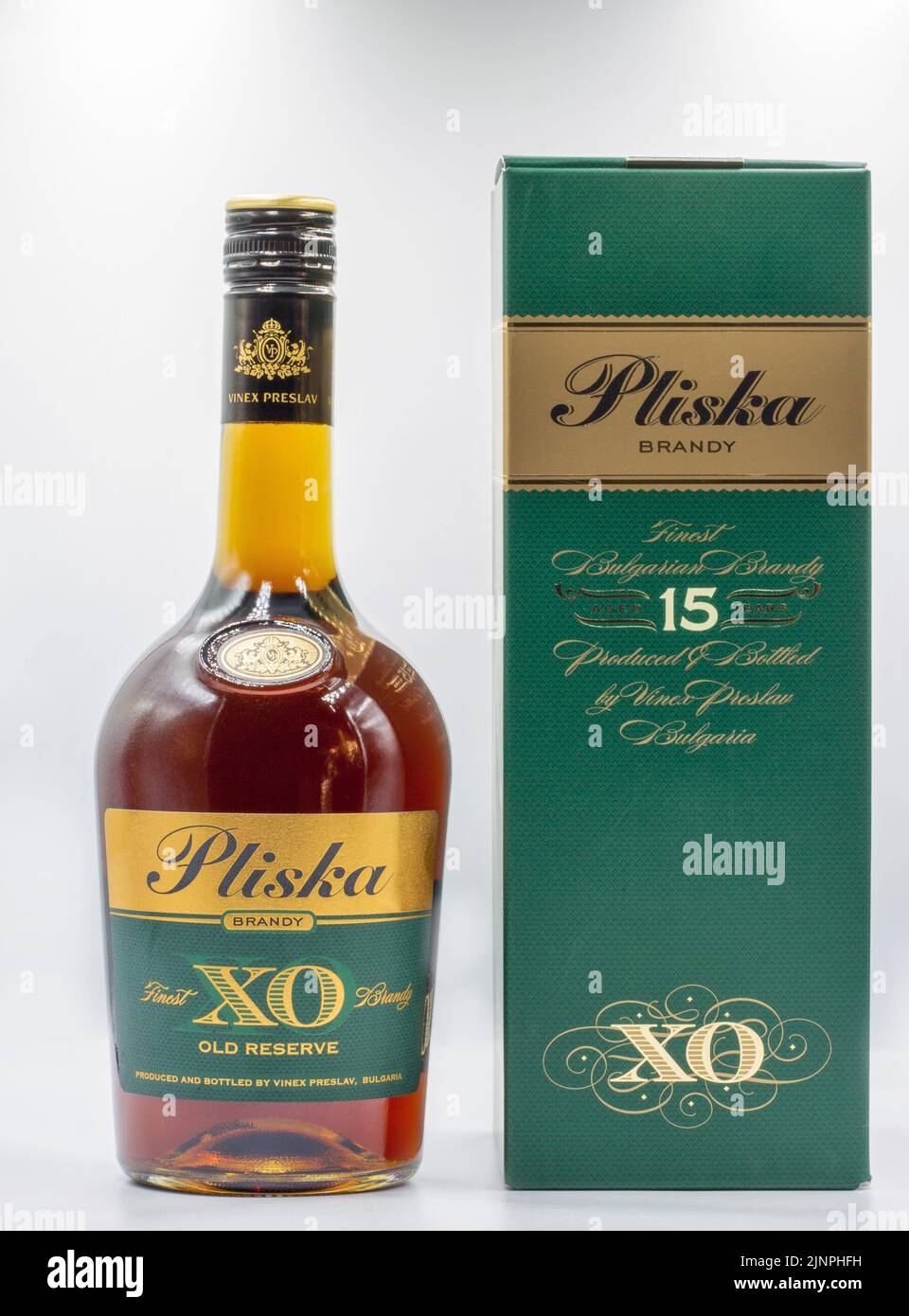 Sofia, Bulgarien - 15. August 2021: Weinmarke benannt nach der historischen Stadt Pliska, die die Hauptstadt des ersten bulgarischen Reiches war. Flasche Klo Stockfoto