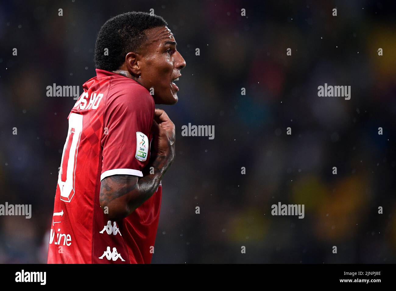 Parma, Italien. 12. August 2022. Michael Folorunsho vom SSC Bari reagiert während des Fußballspiels der Serie B zwischen Parma Calcio und SSC Bari. Kredit: Nicolò Campo/Alamy Live Nachrichten Stockfoto