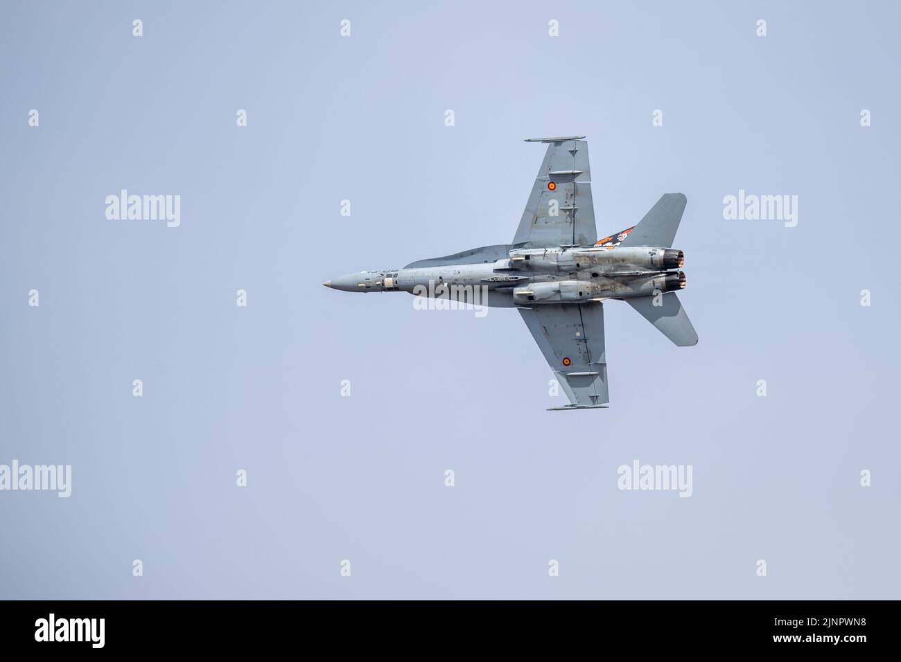 Spanische Luftwaffe - McDonnell Douglas EF-18M Hornet in der Luft beim Royal International Air Tattoo 2022 Stockfoto